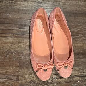 Bandolino Women's Coral Flats with Bow Accent